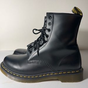 US 9 Classic Dr. Marten Boots with black laces